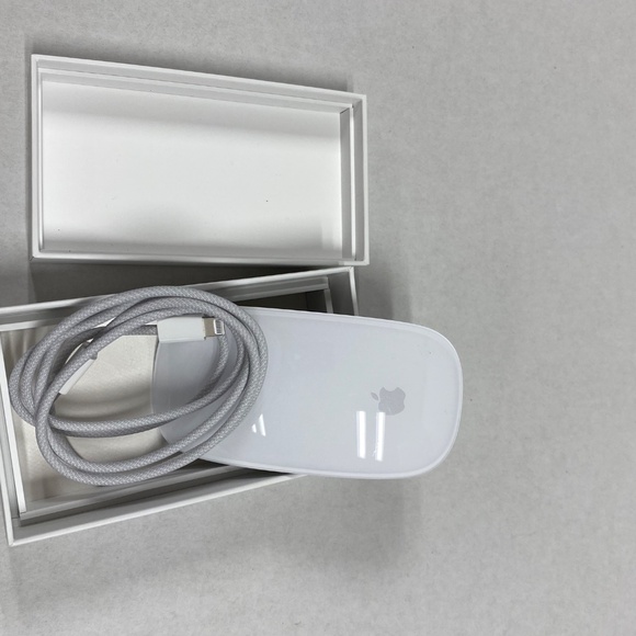 New Apple Magic Mouse‎ Model A1657 - Box is Open. - Picture 3 of 4